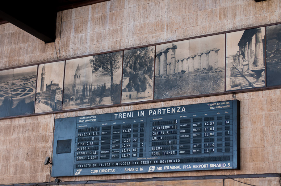 Busy Firenze train station